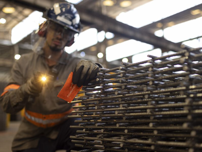 Por trás de uma grande história: ArcelorMittal 100 anos de Brasil