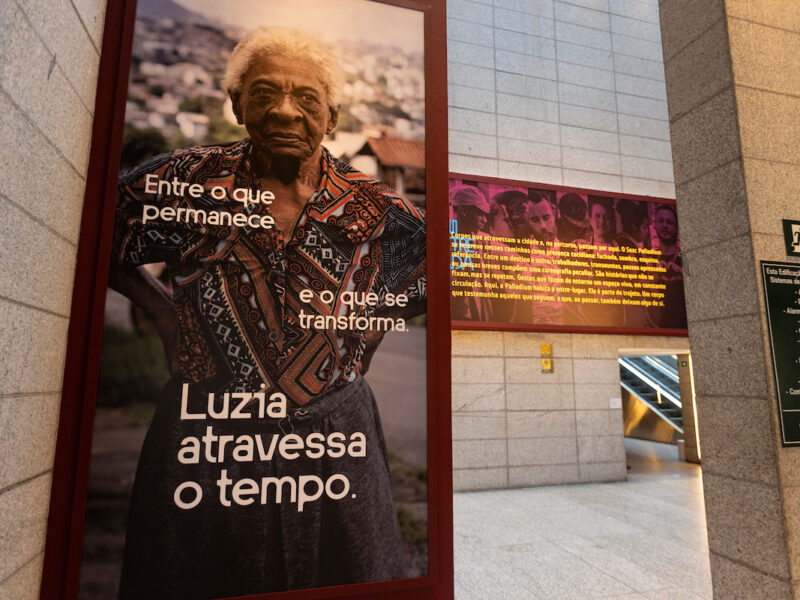 Por trás de uma grande história: exposição ENTRE